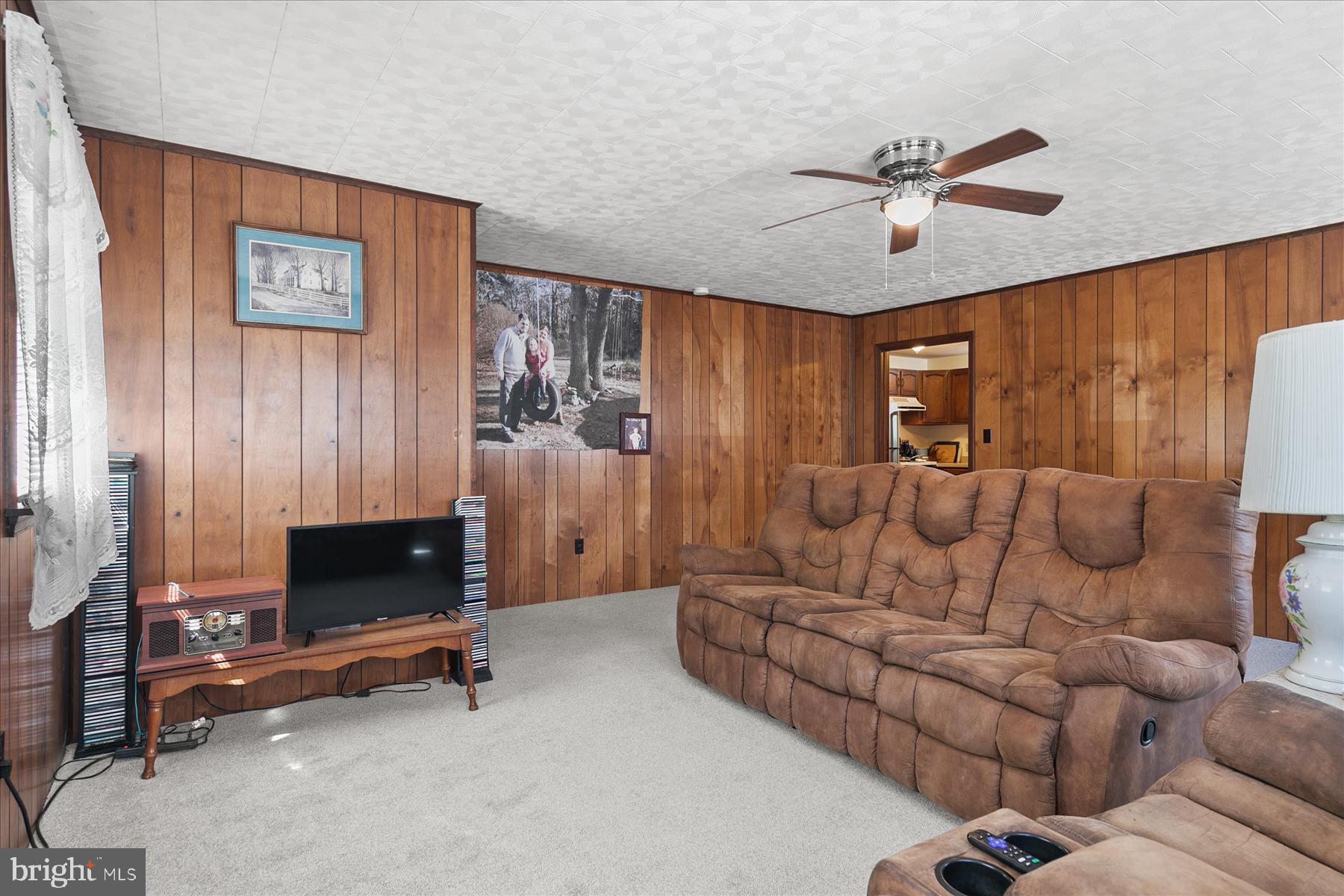 32829 Omar Road Dagsboro, DE 19939 - Photo 13 of 32 Great room with walk in closet