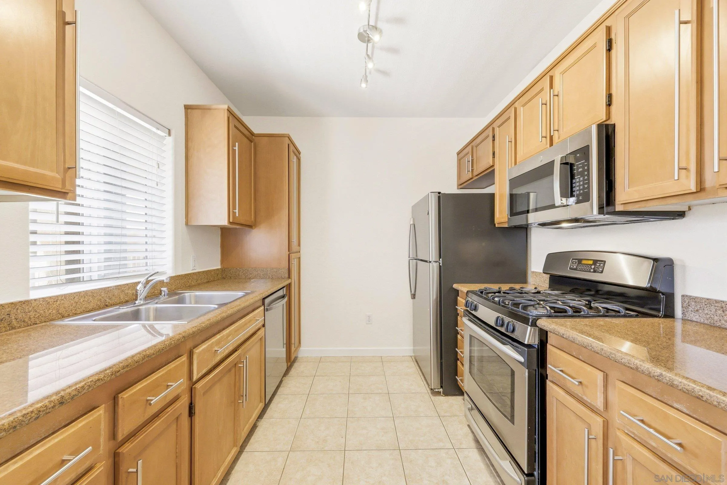 7659 Mission Gorge Road, Unit 86 San Diego, CA 92120 - Photo 5 of 47
