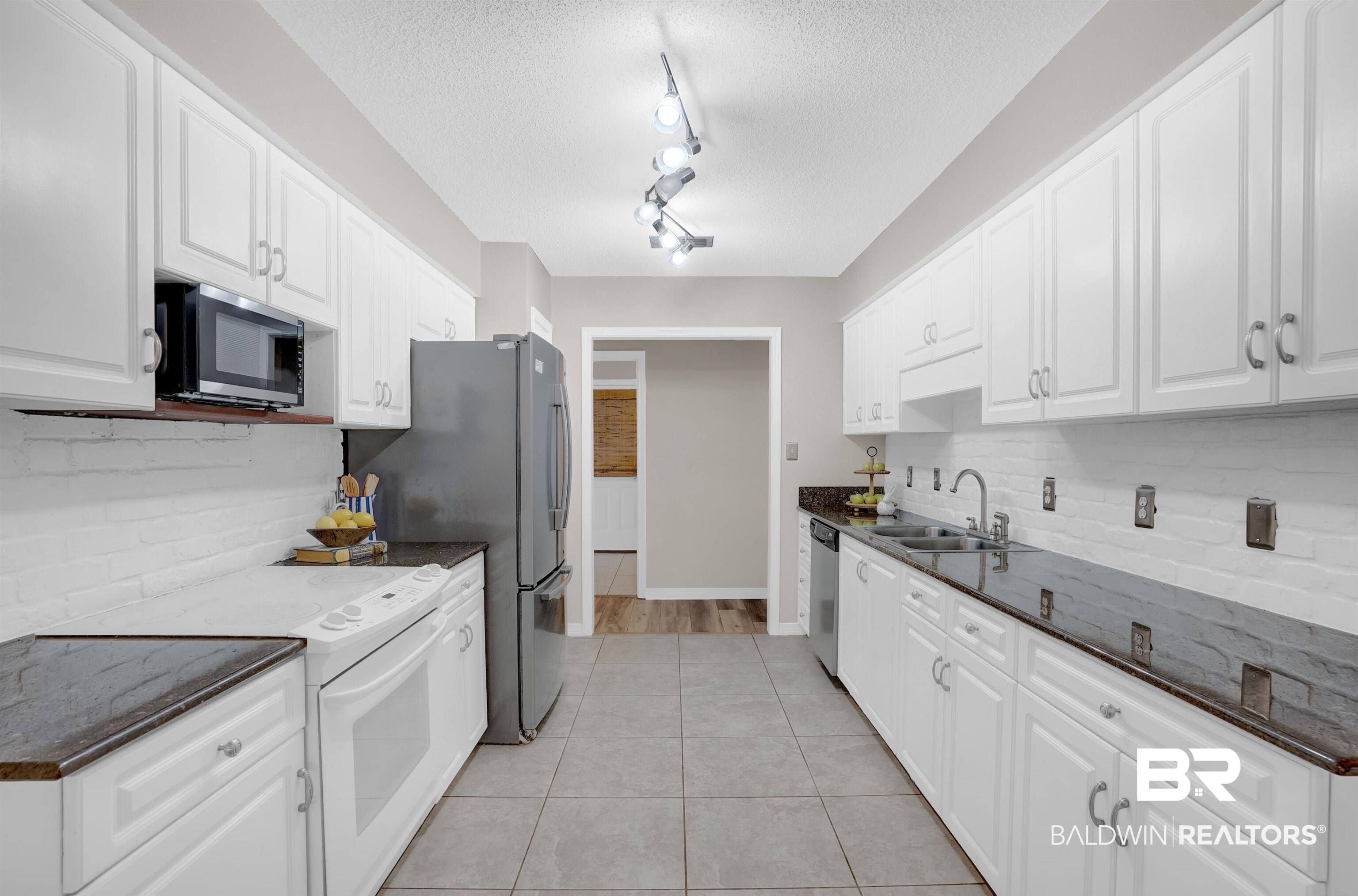 19741 Hunters Loop Fairhope, AL 36532 - Photo 12 of 42 Kitchen