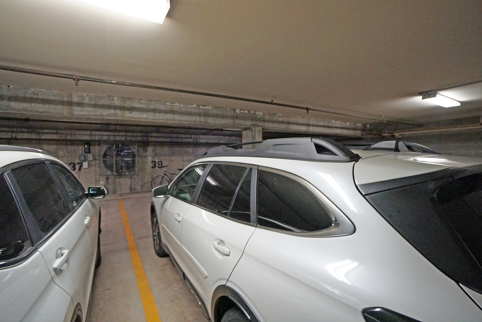 400 East Dundee Road, Unit 307 Buffalo Grove, IL 60089 - Photo 28 of 33 a utility room with dryer and washer