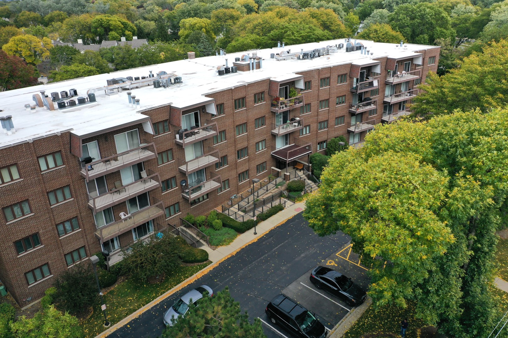 400 East Dundee Road, Unit 307 Buffalo Grove, IL 60089 - Photo 33 of 33 a view of a building with a yard