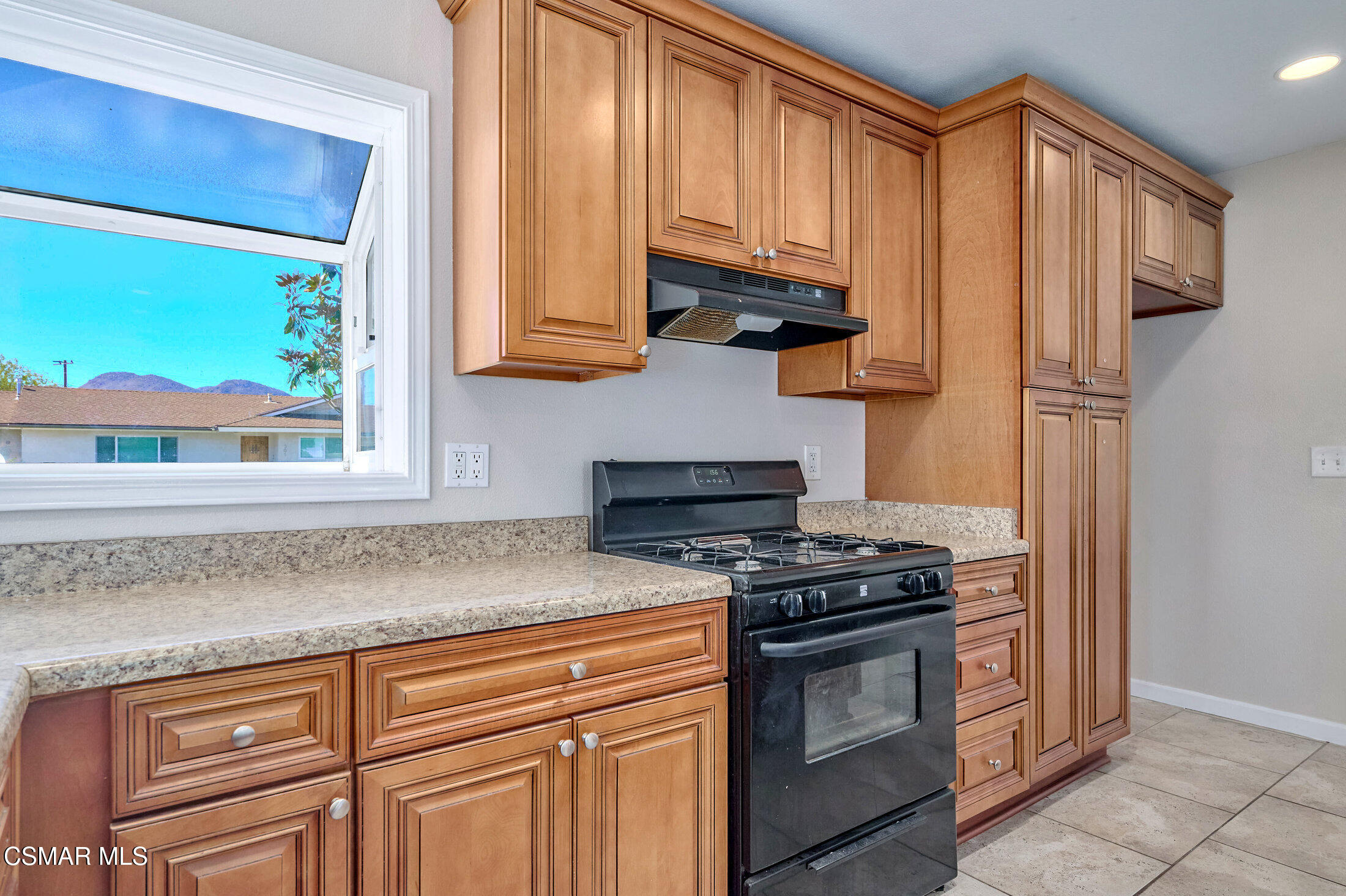 560 Randy Drive Newbury Park, CA 91320 - Photo 7 of 39 006_550_randy_drive-0006_931