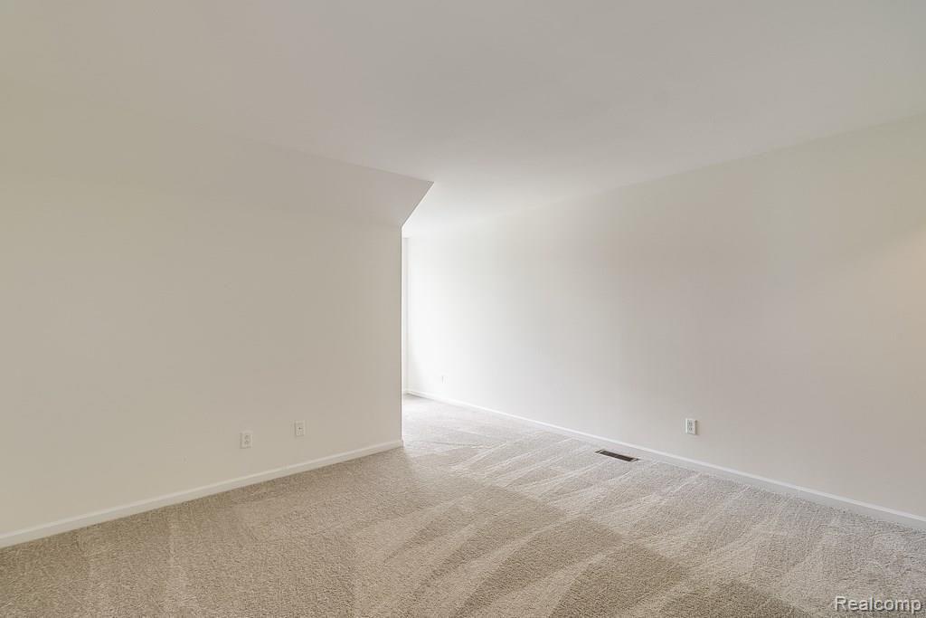 41821 Mitchell Road Novi, MI 48377 - Photo 22 of 30