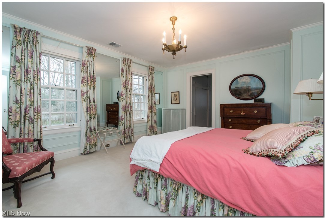 2467 Guilford Road Cleveland, OH 44118 - Photo 20 of 33