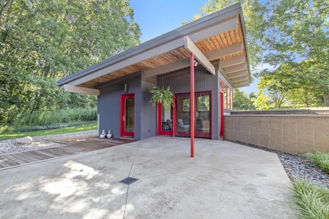 $2,900,000 | 6465 Sandhill Lane, Fennville, MI 49408