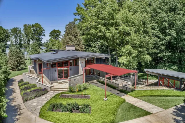 $2,900,000 | 6465 Sandhill Lane, Fennville, MI 49408