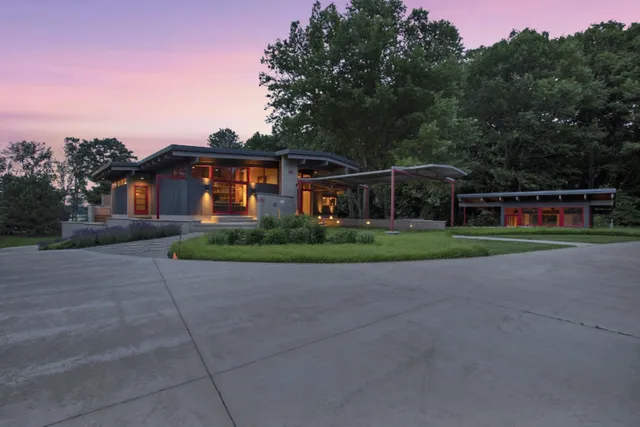 $2,900,000 | 6465 Sandhill Lane, Fennville, MI 49408