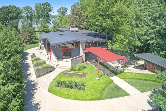 $2,900,000 | 6465 Sandhill Lane, Fennville, MI 49408