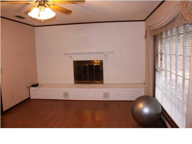530 Woodlawn Road Freeport, FL 32439 - Photo 6 of 14 Gallery Image 6