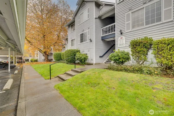 $399,900 | 7453 Newcastle Golf Club Road, Unit F203, Newcastle, WA 98059