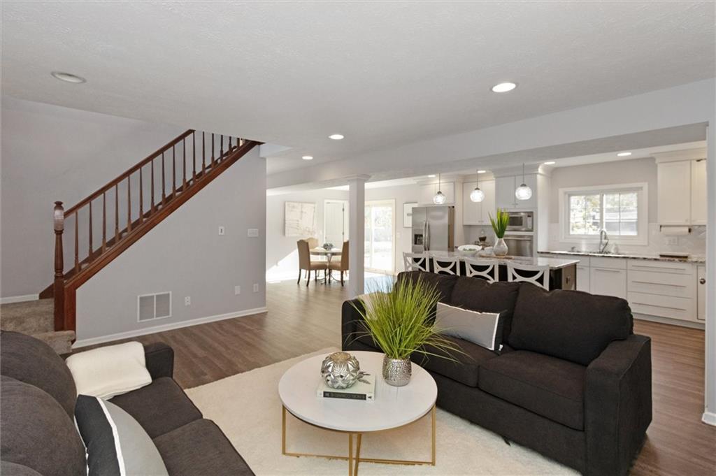 10851 Thistle Ridge Fishers, IN 46038 - Photo 4 of 37 Gallery Image 4
