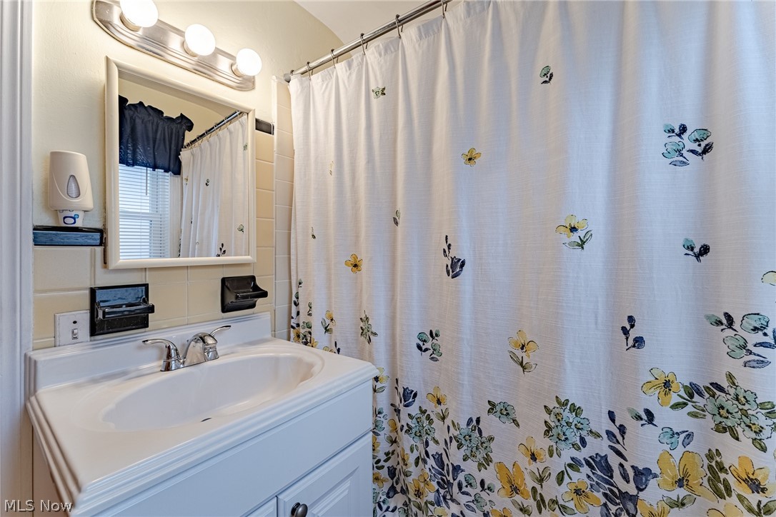 1035 Argonne Road Cleveland, OH 44121 - Photo 22 of 28