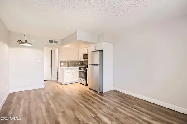 $830 | 1645 East Thomas Road, Unit ST, Phoenix, AZ 85016