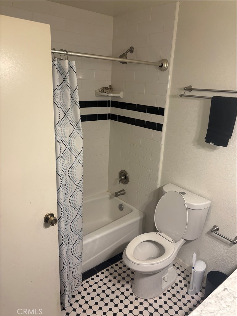 313 Mamie Street Ridgecrest, CA 93555 - Photo 16 of 33 Hallway Bathroom