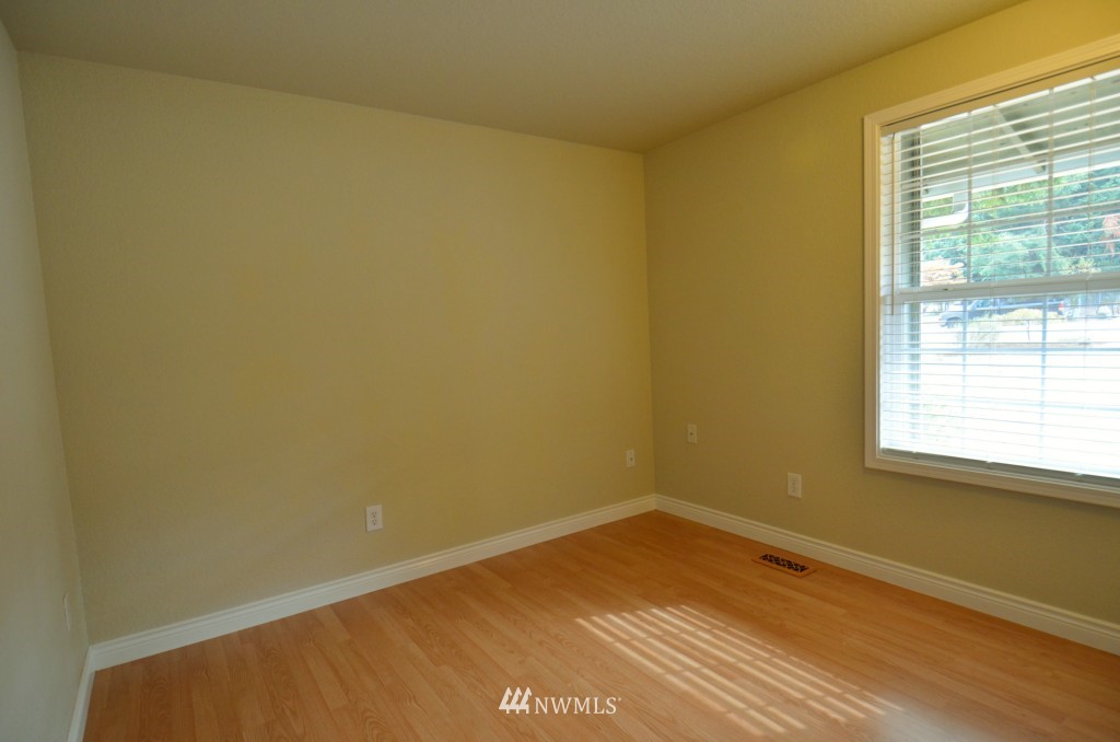14036 Southeast 141st Street Renton, WA 98059 - Photo 11 of 15