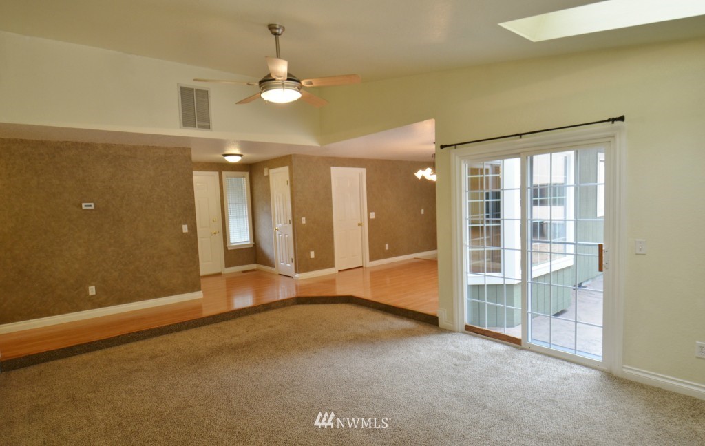 14036 Southeast 141st Street Renton, WA 98059 - Photo 3 of 15