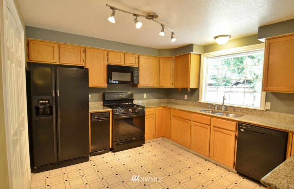 14036 Southeast 141st Street Renton, WA 98059 - Photo 6 of 15