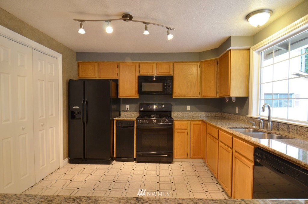 14036 Southeast 141st Street Renton, WA 98059 - Photo 7 of 15