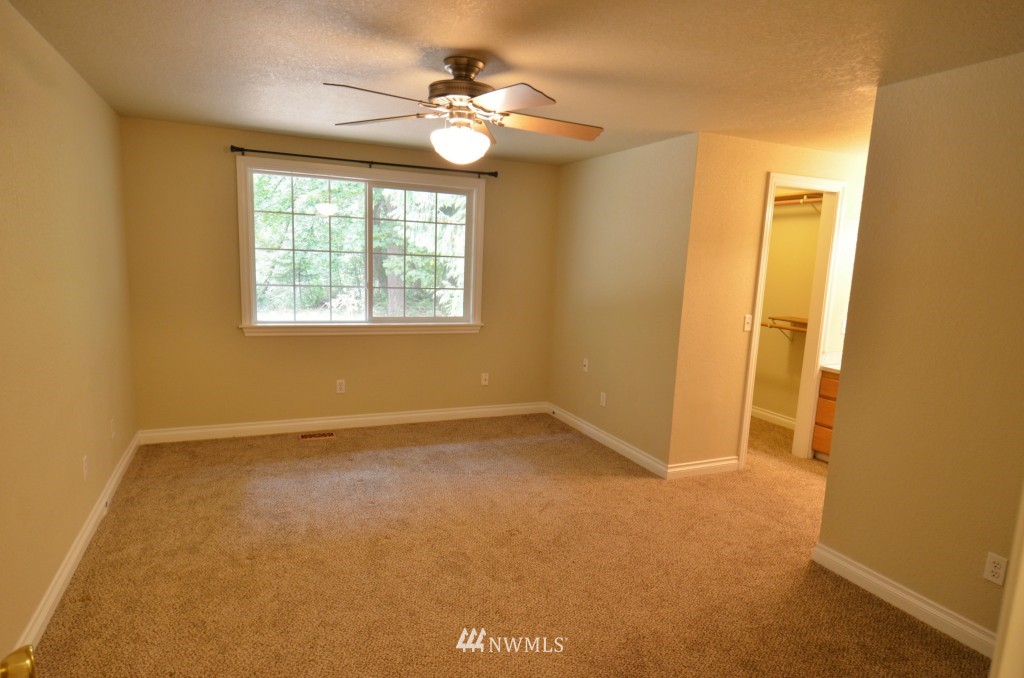 14036 Southeast 141st Street Renton, WA 98059 - Photo 9 of 15