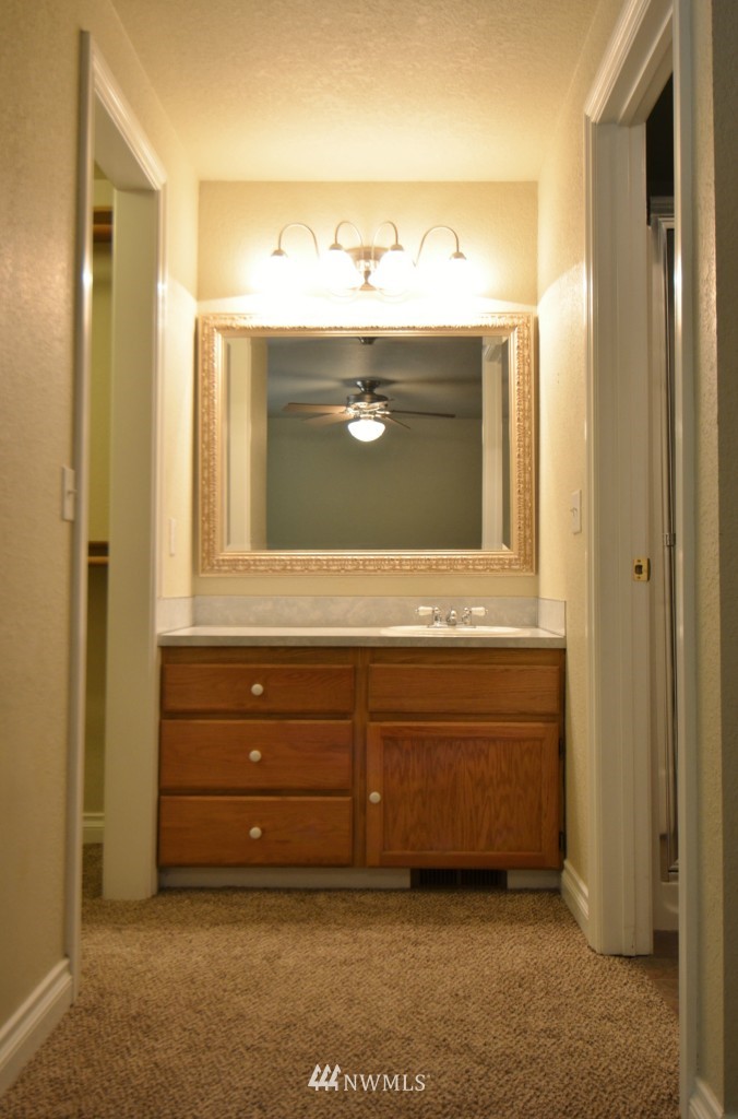 14036 Southeast 141st Street Renton, WA 98059 - Photo 10 of 15