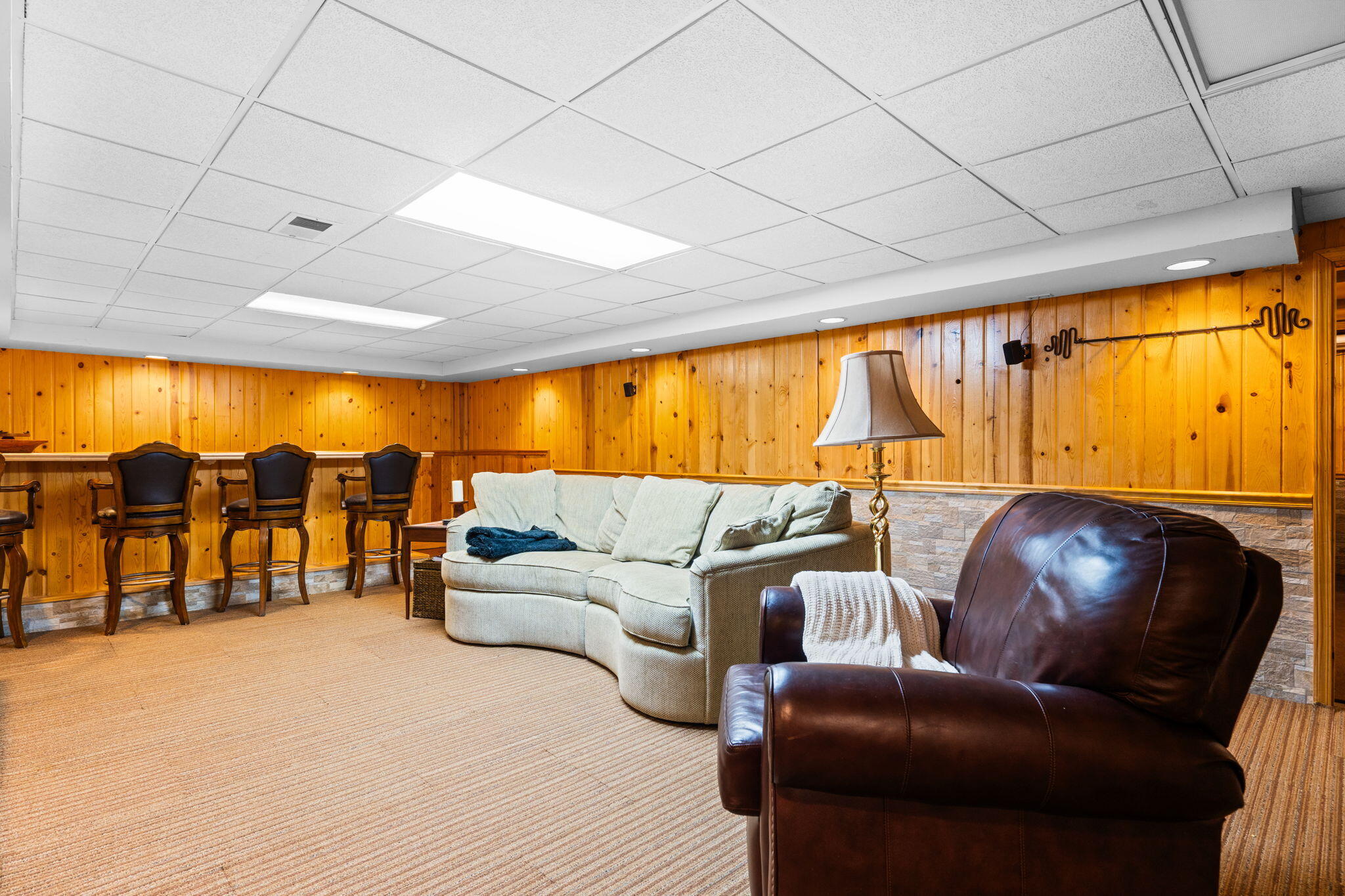 4959 Miller Road Ann Arbor, MI 48103 - Photo 74 of 140 Rec room and bar