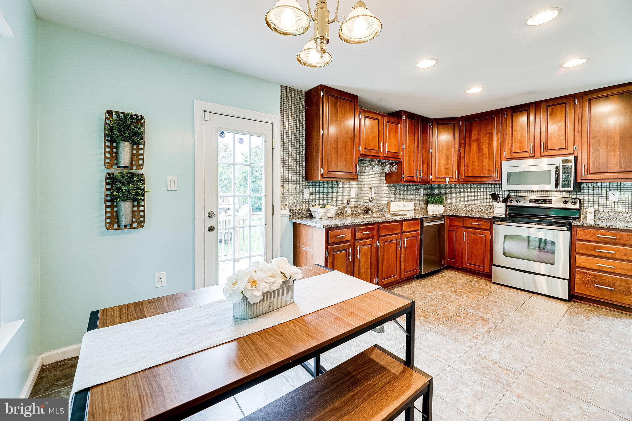 7501 Bentree Road Fort Washington, MD 20744 - Photo 6 of 40 Dining Room/Kitchen