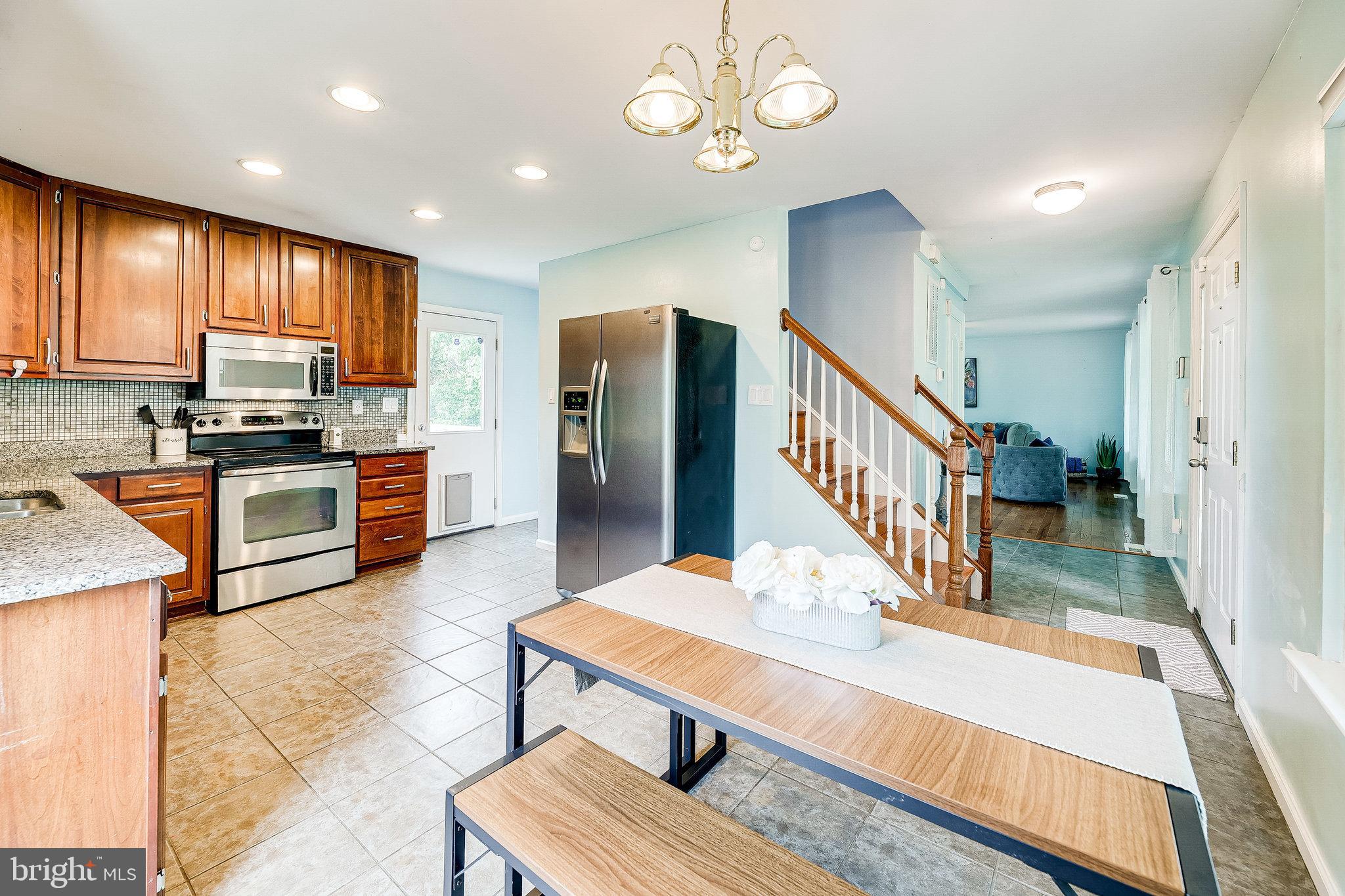 7501 Bentree Road Fort Washington, MD 20744 - Photo 7 of 40 Dining Room/Kitchen