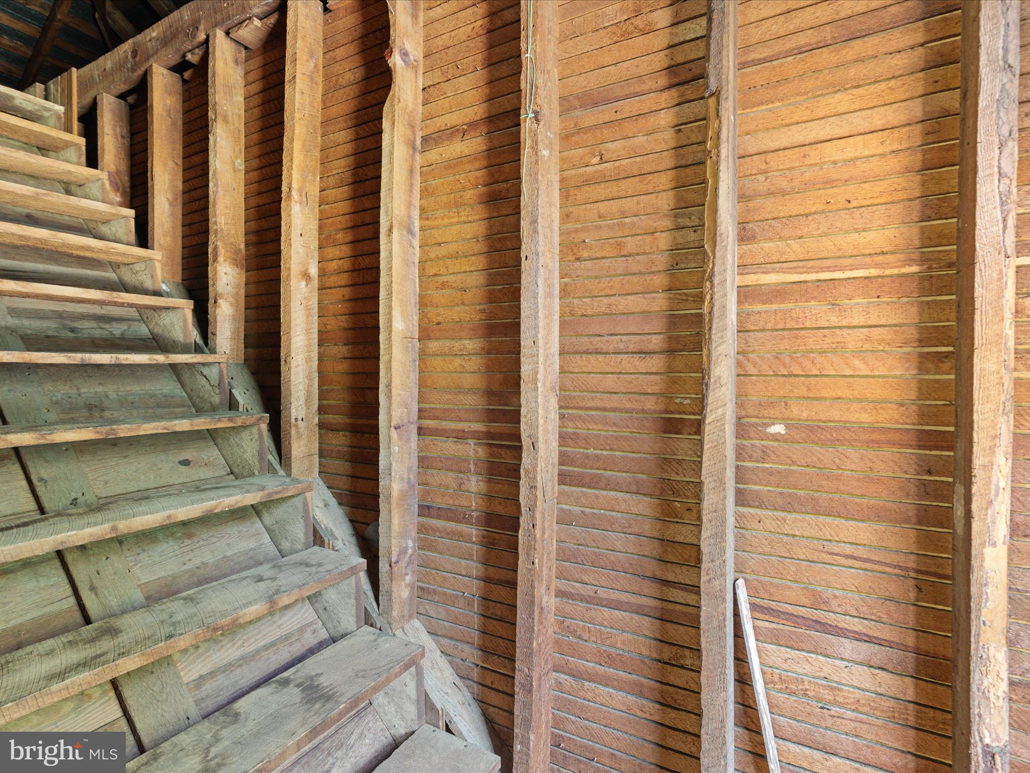 141 Back Creek Road Gore, VA 22637 - Photo 37 of 53 a view of entryway with wooden floor