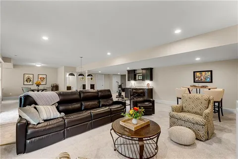 $999,900 | 490 Harvest View Drive, Venetia, PA 15367