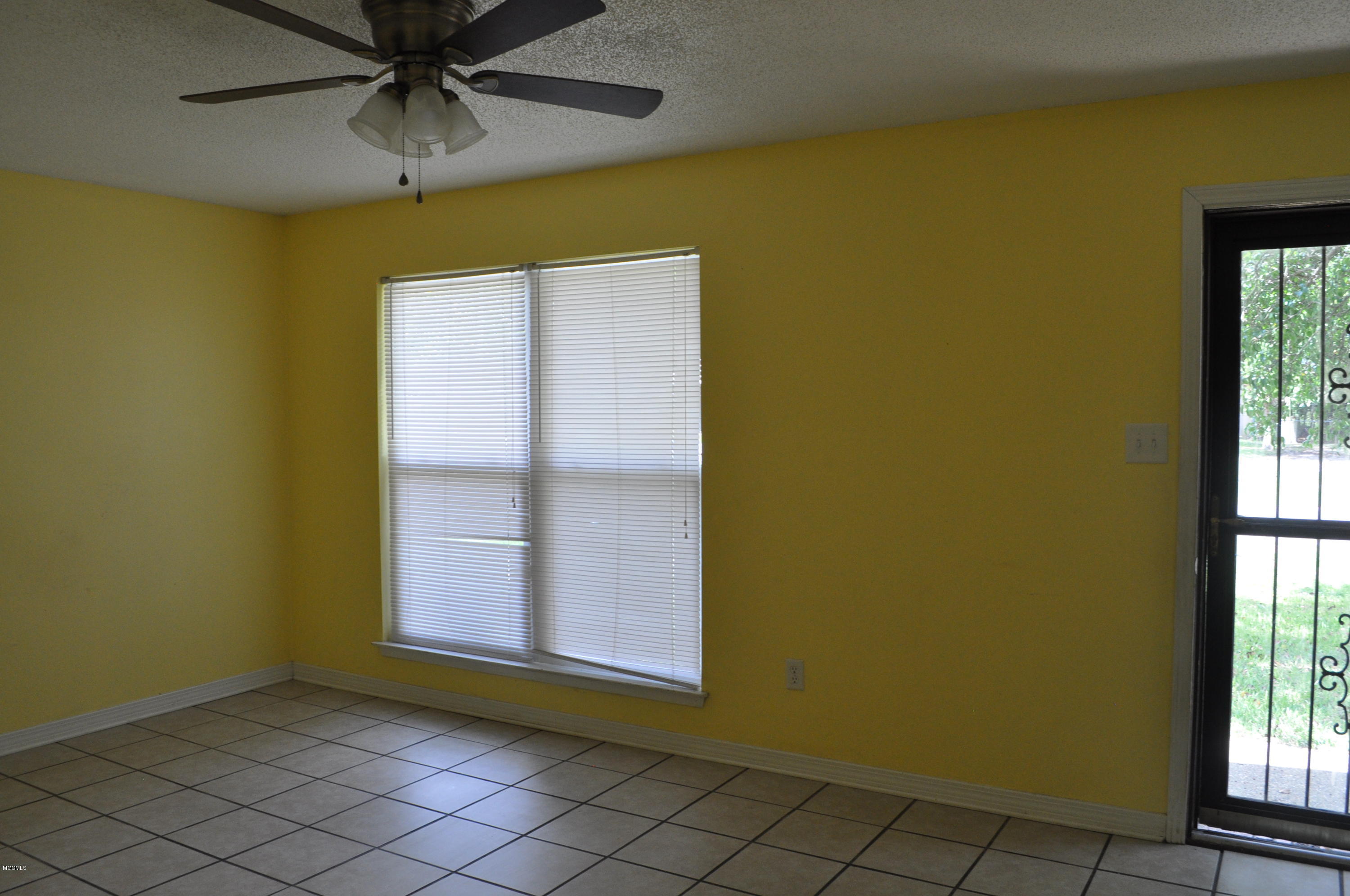 3220 Riverbend Road Moss Point, MS 39562 - Photo 8 of 22 DSC_0173