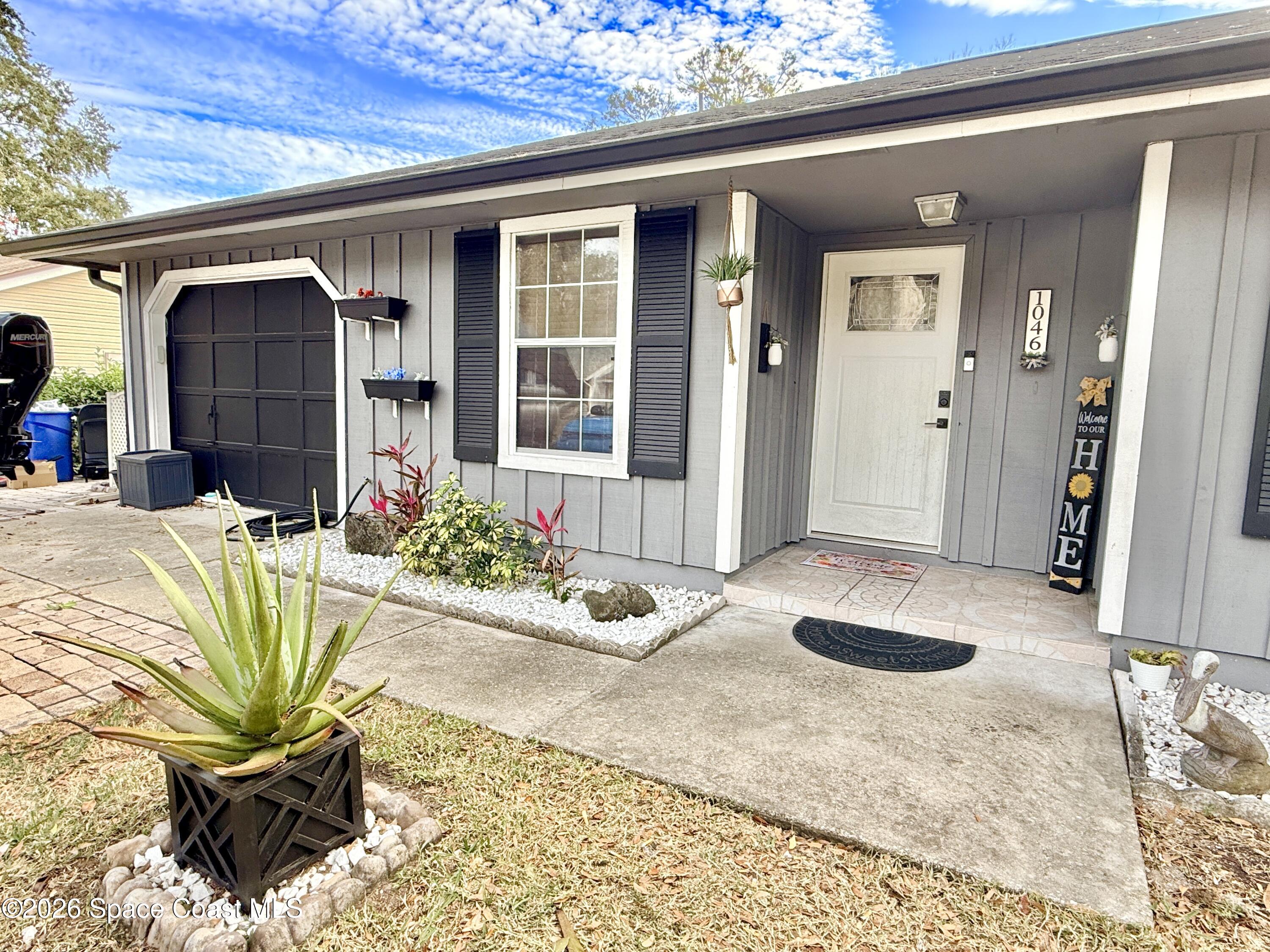 1046 West Samms Avenue Port Orange, FL 32129 - Photo 29 of 53 a living room with furniture