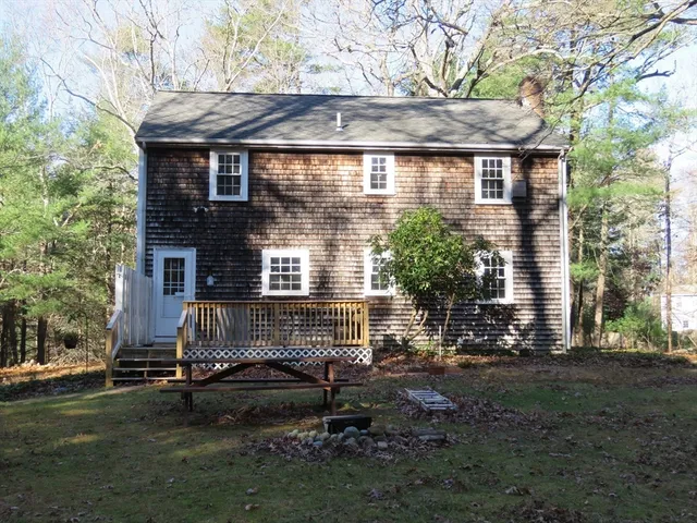 a view of house with a yard