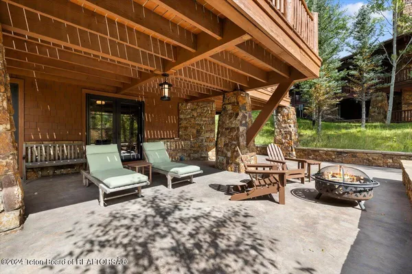 $4,595,000 | 590 Lodge Cottage Road, Jackson, WY 83001