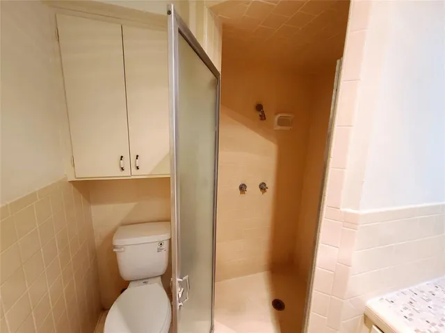 a bathroom with a toilet and a shower