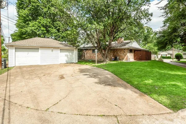 $2,000 | 7409 Brentcove Circle, Dallas, TX 75214