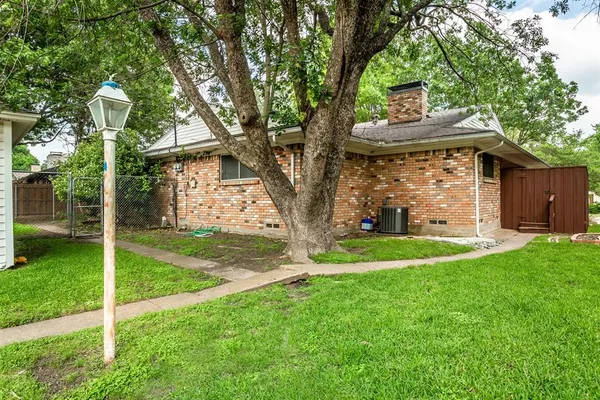 $2,000 | 7409 Brentcove Circle, Dallas, TX 75214