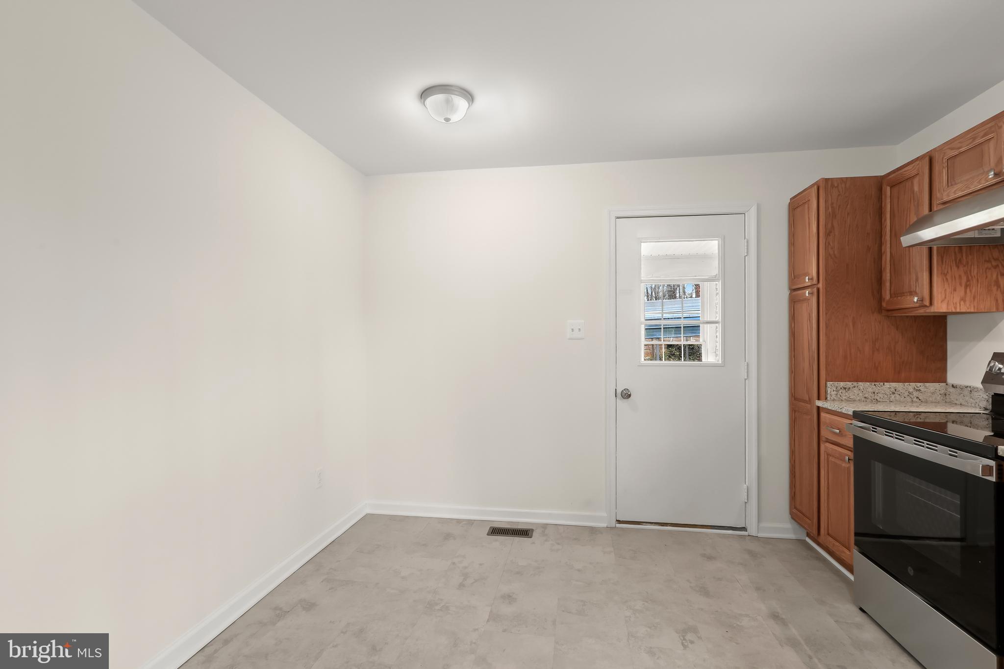 1255 Sheridan Road Crownsville, MD 21032 - Photo 11 of 40 a view of a kitchen with an oven