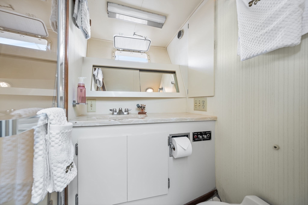 550 Pleasant Street, Unit 11D Winthrop, MA 02152 - Photo 16 of 30 a bathroom with a sink and a mirror