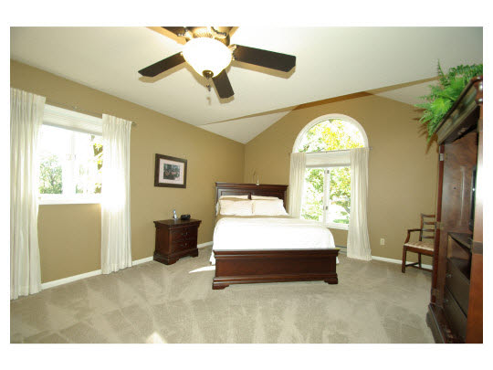 5004 Braewild Road Rockford, IL 61107 - Photo 10 of 11 a living room with furniture and a large window