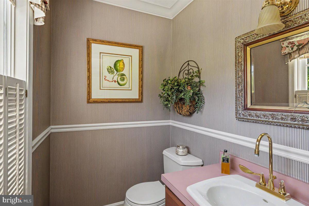 144 Creek Road Chalfont, PA 18914 - Photo 31 of 48 Powder room