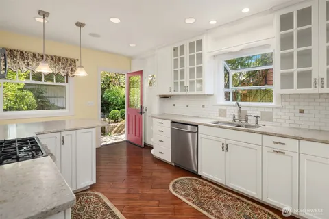 $1,295,000 | 2616 Franklin Avenue East, Seattle, WA 98102
