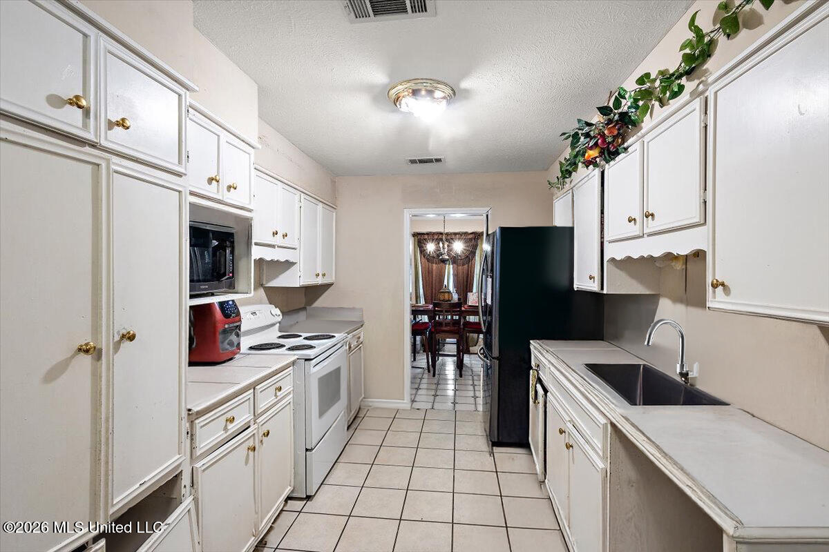 5814 Deer Trail Jackson, MS 39211 - Photo 6 of 21 936C9855-6B3E-46D6-84F7-9EC00648B9D1