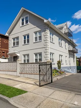 $1,100,000 | 4612 Murdock Avenue | Wakefield