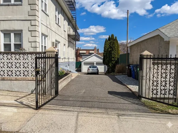 $1,100,000 | 4612 Murdock Avenue | Wakefield