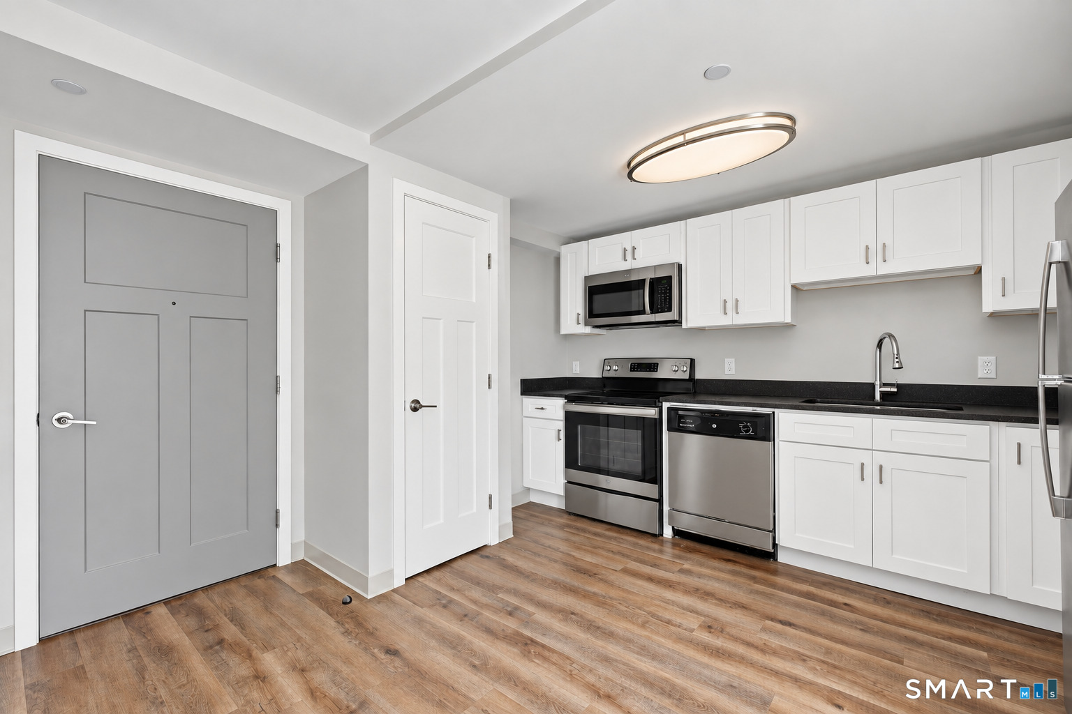 170 Ridge Road, Unit 103 Wethersfield, CT 06109 - Photo 5 of 13 Gallery Image 5