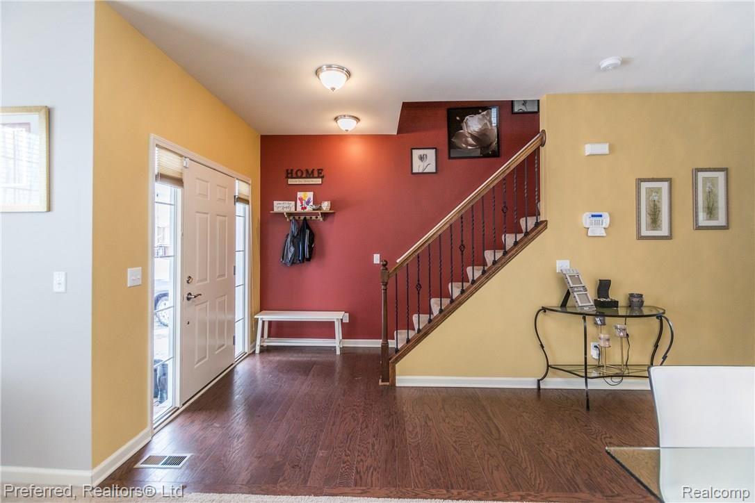 27436 Victoria Road Novi, MI 48374 - Photo 2 of 28 DSC_5784.jpg