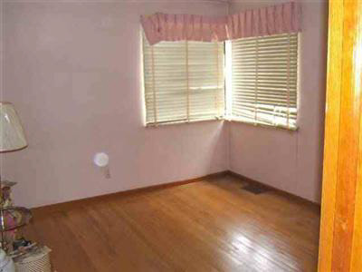 3511 North Center Road Flint, MI 48506 - Photo 5 of 7 20155479-4.JPG