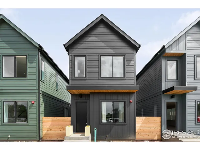 a house view with a outdoor space