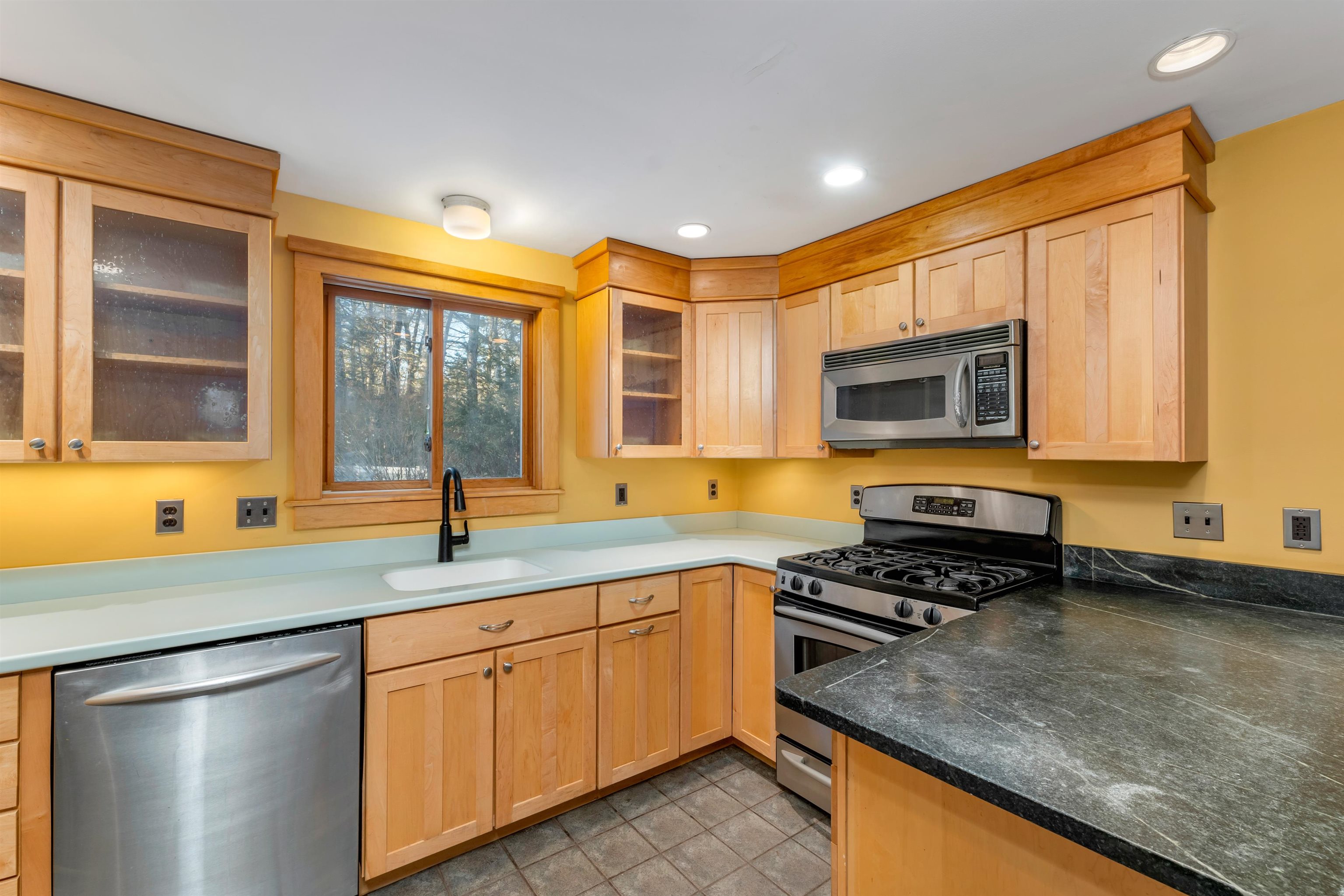 81 Beaver Road Strafford, NH 03884 - Photo 4 of 38