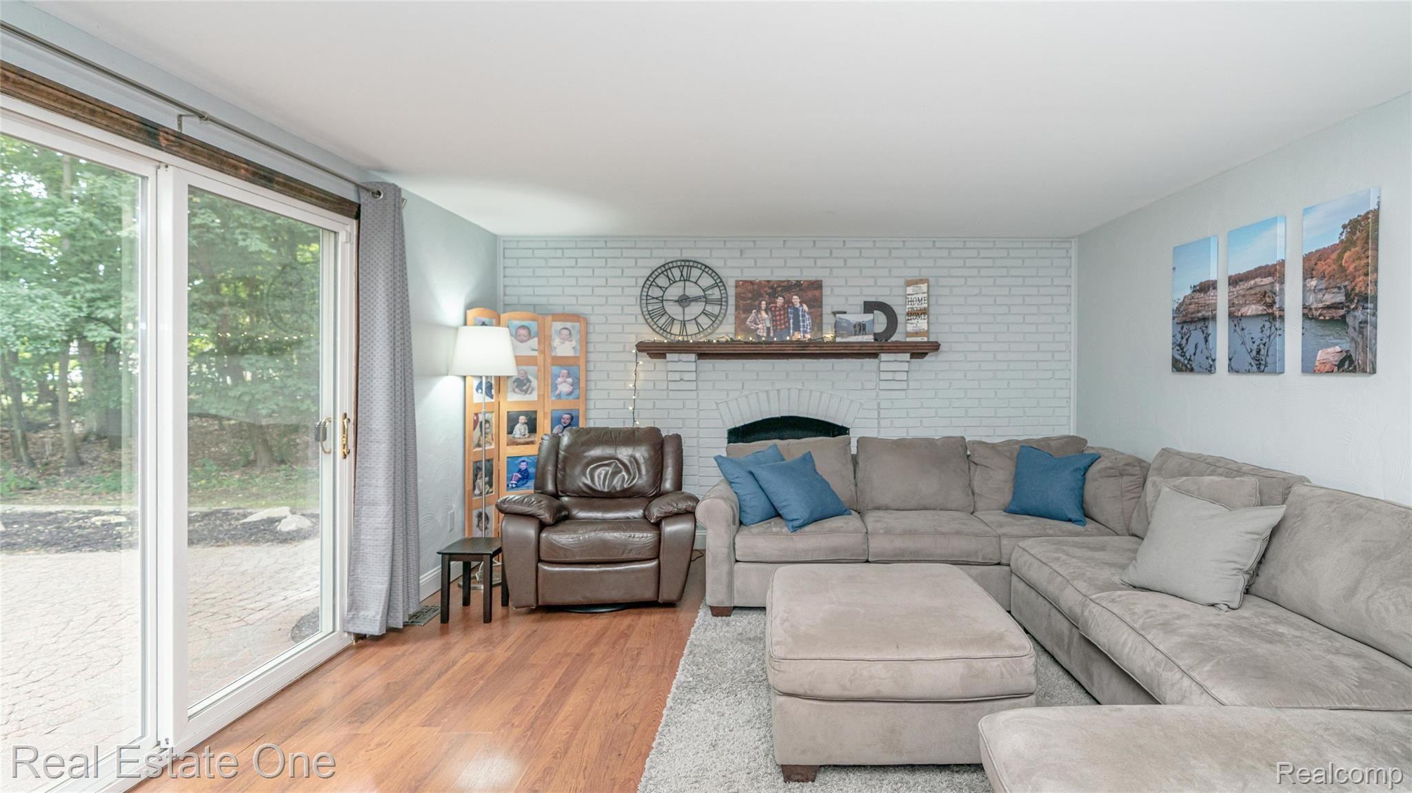 5997 Coppersmith Road Waterford, MI 48327 - Photo 15 of 45 Family room view 2